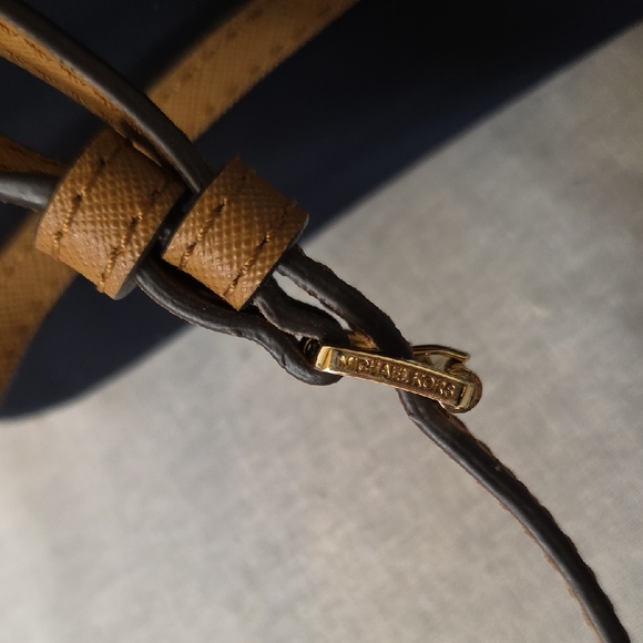 Michael Kors Kelsey large nylon crossbody bag NWOT - Picture 6 of 6